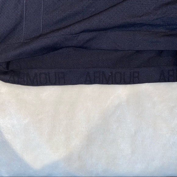 Under Armour Black Long Sleeve - Picture 3 of 3